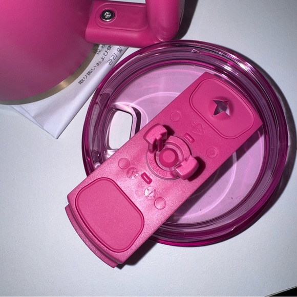 Stanley x Starbucks 40oz Quencher Tumbler Winter Berry Glitter & Gold NWT - Picture 10 of 10